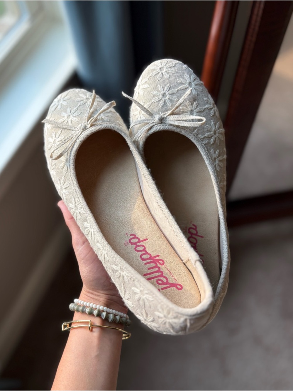 Ballet Flats Women’s size 9.5M Cream Embroidered Floral - Picture 2 of 8